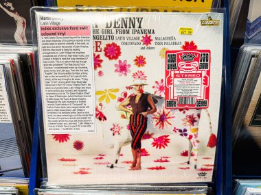 Latin Köyü 'nden çiçekli tropikal bir sahne, Martin Denny' nin egzotik cazı..