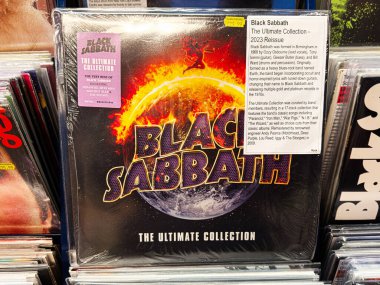 Manchester, İngiltere - 21 Ocak 2026: Black Sabbath 'ın Vinil albümü, The Ultimate Collection, 2023 yeniden basımı, ikonik metal ve klasik rock derlemesi.