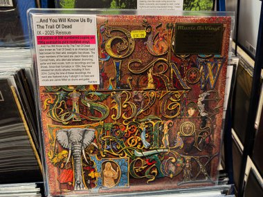 Manchester, İngiltere - 21 Ocak 2026: IX 'in yeniden basımı için karmaşık tipografi ve mitolojik görüntülerin yer aldığı renkli dekoratif albüm kapağı