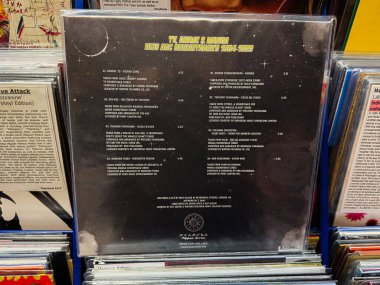 Manchester, İngiltere - 21 Ocak 2026: Anime ve manga seslerini uzay temalı sanatla harmanlayan bir vinil derlemenin anımsatıcı arka kapağı.