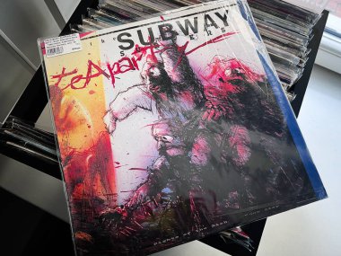 Lviv, Ukrayna - 07 Şubat 2026: The Subway Surfers Tea Party 'nin kalın grafiti sanatı ve canlı renklerin yer aldığı vinil albüm kapağı.