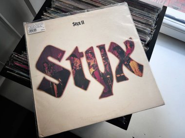 Lviv, Ukrayna - 07 Şubat 2026: Styx II 'nin kalın harfli ve retro tasarımlı kapağı.