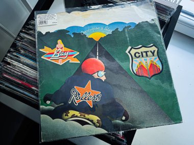 Lviv, Ukrayna - 7 Şubat 2026: 1975 model Vinil kapak Bay City Rollers, Once Upon a Star with road imagery and sunset.