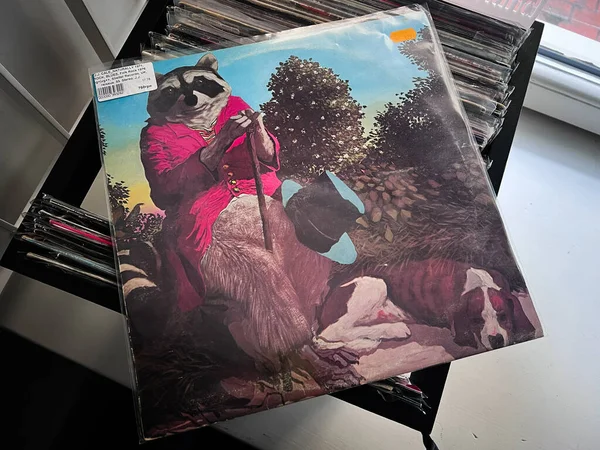 Lviv, Ukrayna - 07 Şubat 2026: Renkli J.J. Cale - Doğal olarak 1971 John Weldon albüm kapağı..