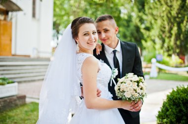 buket ile çift taraftan düğün