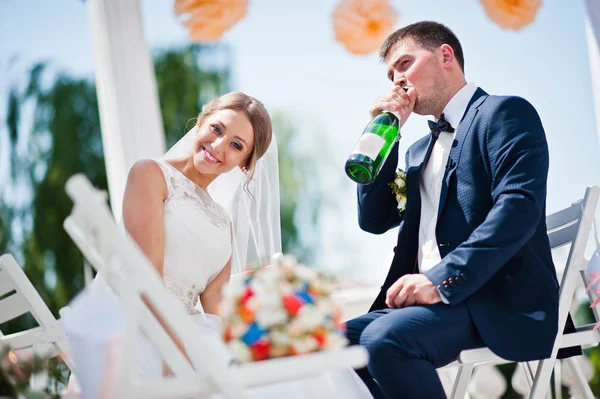 Drinking champagne groom — Stock Photo, Image