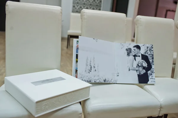 Libro y álbum de boda de cuero blanco — Foto de Stock