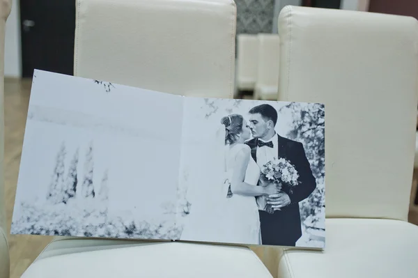 Livro de casamento de couro branco e álbum — Fotografia de Stock