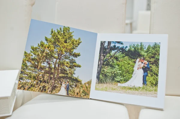 Svatební kniha bílá kůže a album — Stock fotografie