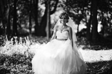 Genç sarışın gelin Garden