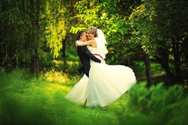 Young and gorgeus wedding couple on autumn forest — Stock Photo, Image