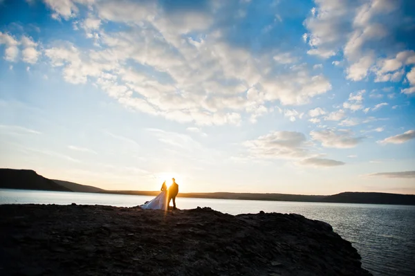 Very sensual and gorgeus wedding couple on the picturesque lands — Stock Photo, Image