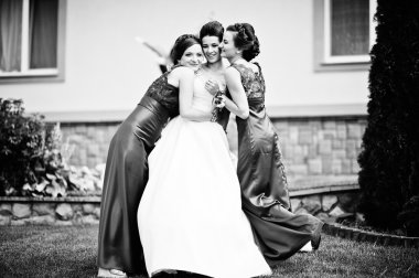 Mansion house nedime ile avlusunda gelin