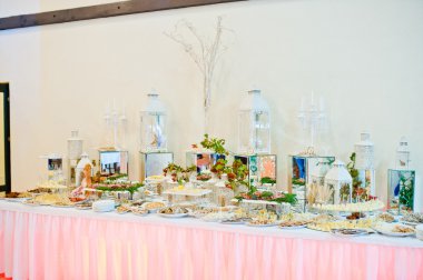 Düğün töreni. Peynir, et ve fıstık