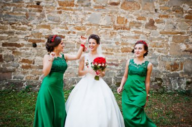 Nedime yeşil giysili gelinle