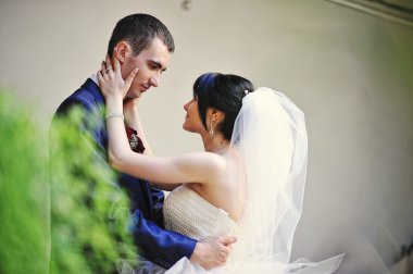 Düğün çift İtalyan avlu üzerinde