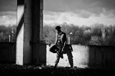 Siyah afroamerican adam gangsta rap şarkıcısı