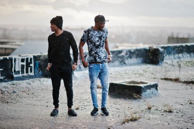 Çatıdaki adam iki gangsta