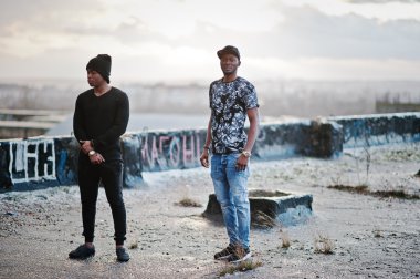 Çatıdaki adam iki gangsta