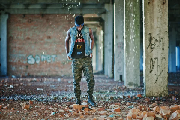 Schwarzer afroamerikanischer Gangsta-Rap-Sänger — Stockfoto