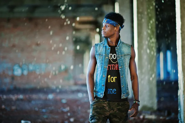 Black afroamerican man gangsta rap singer — Stock Photo, Image