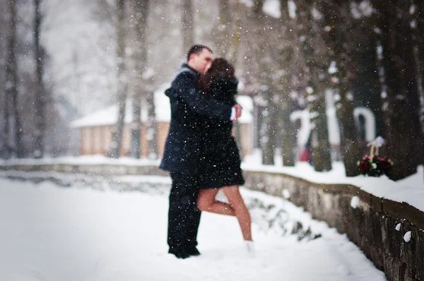 Young loved couple on winter snowly day — Stock Photo, Image