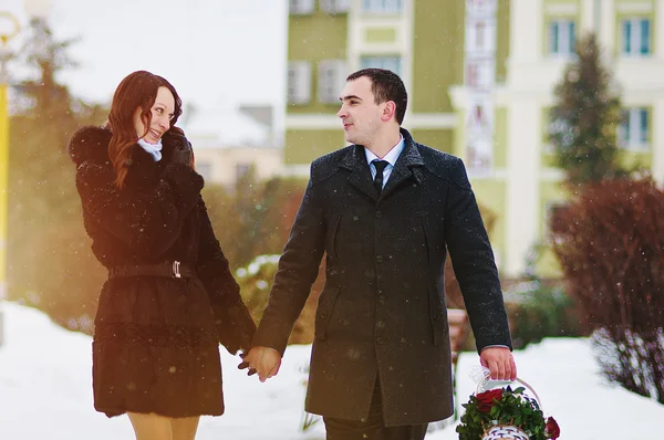 Young loved couple on winter snowly day — Stock Photo, Image