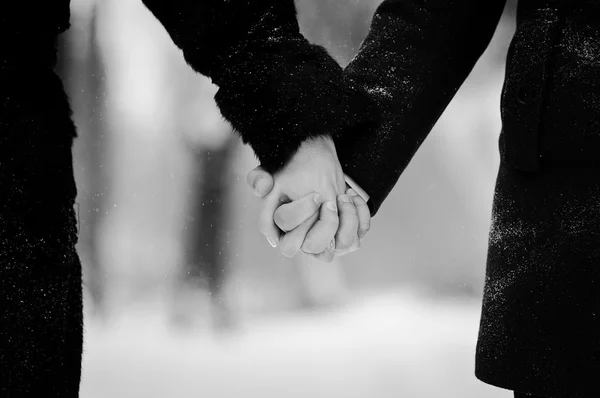 Young loved couple on winter snowly day — Stock Photo, Image