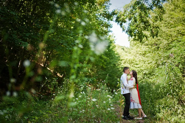 Love story of loving couple in national Ukraine dress. — Stock Photo, Image