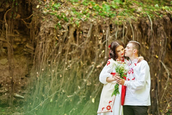 Love story of loving couple in national Ukraine dress. On the wo — Stock Photo, Image