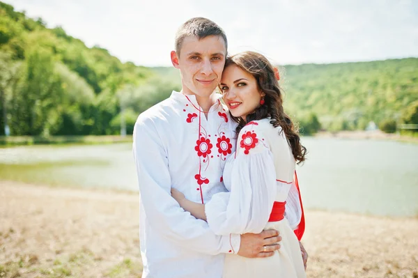Love story of loving couple in national Ukraine dress. — Stock Photo, Image