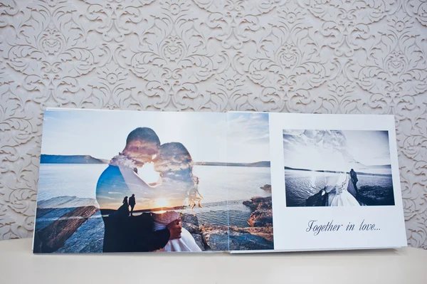 Luxury white leather wedding photo album and photo book — Stock Photo, Image