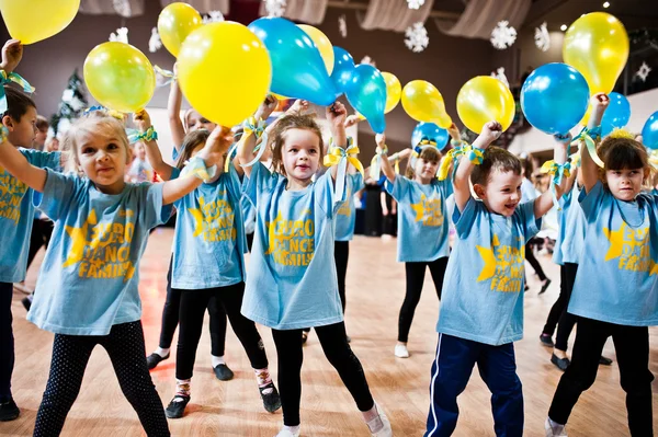 KYIV, UCRAINO- 27 DICEMBRE: Euro dance kids party — Foto Stock