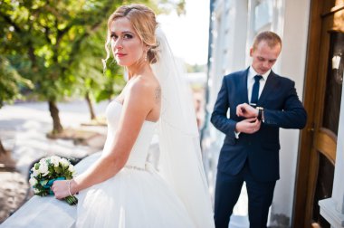 Damat gelin ve de izlerken portre saatler