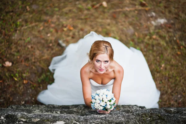 上からセクシーな金髪の花嫁ビュー — ストック写真