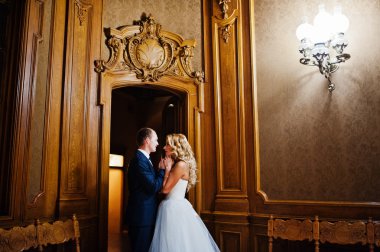 Şık düğün çift eski vintage house ve büyük Saray 