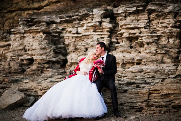 Charming bride and elegant groom on landscapes of mountains and — Stock Photo, Image