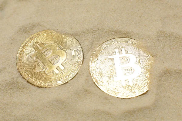 Kumda iki bitcoin para var. Kapat.