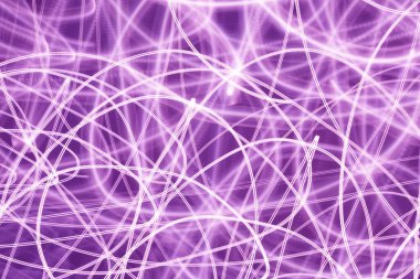 Soyut mor kaotik ışık arkaplanı. Uzun pozlu fotoğrafçılık