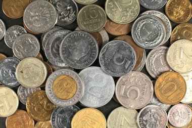 Siyah arkaplanda çok para var