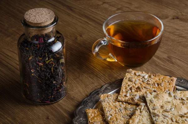 Glass cup tea with cookies — Stock Photo, Image