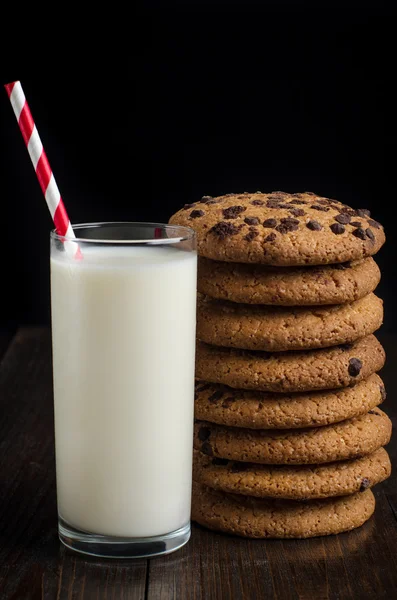 Süt kurabiye ile ahşap tablo — Stok fotoğraf