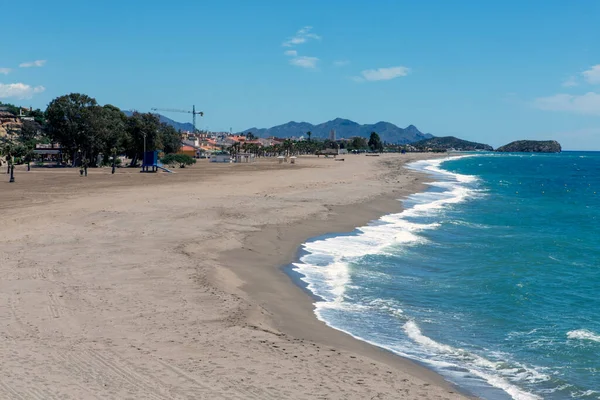 Utsikt Över Strand Utan Människor Med Sand Och Hagel Den — Stockfoto