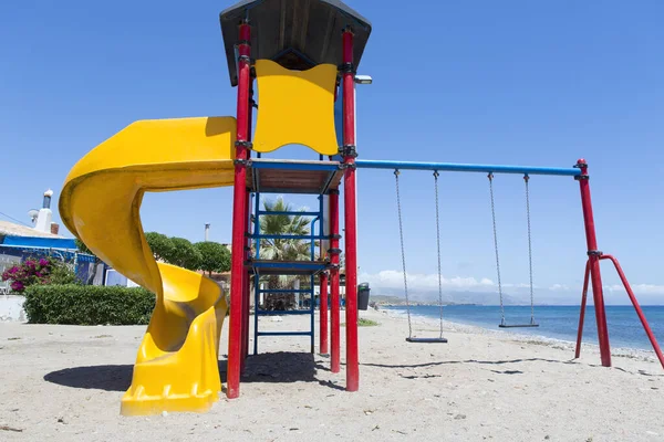 Estructura Juego Para Niños Con Tobogán Columpios Zona Escalada Situada — Foto de Stock