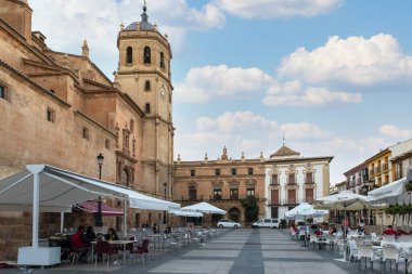 Lorca, Murcia, İspanya The Plaza de Espaa şehirdeki en simgesel anıtsal alan. San Patricio Kolej Kilisesi, Lorca Şehir Konseyi gibi anıtlar,