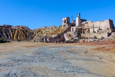 Zaman ve vandalizm yüzünden maden ve binaları yıkıldı..