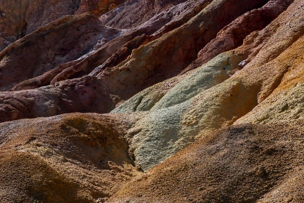 Lugar Montañoso Desierto Árido Sin Vida Día Caluroso Mediodía Con — Foto de Stock