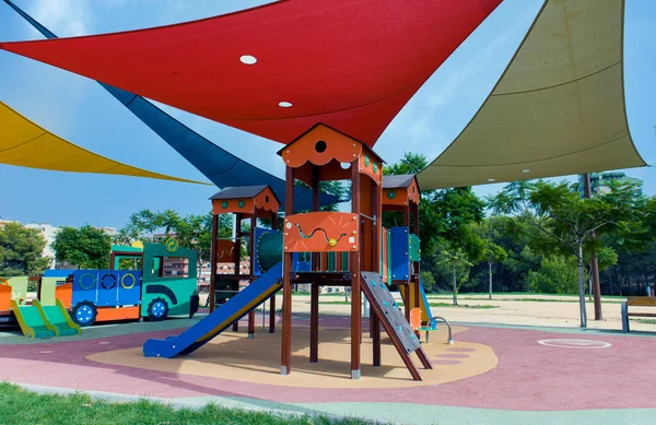 Toldos Coloridos Parque Infantil Para Proteger Los Rayos Del Sol — Foto de Stock