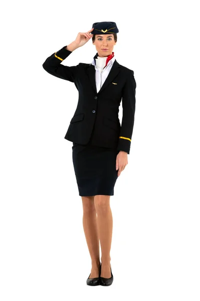 Beyaz arka planda ayakta duran ve selam veren kadın uçuş görevlisi