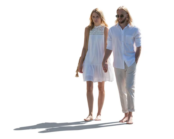 Kadın ve erkek sokak kafeteryasında oturuyor ve beyaz arka planda izole edilmiş insanlarla arka planda konuşuyorlar.